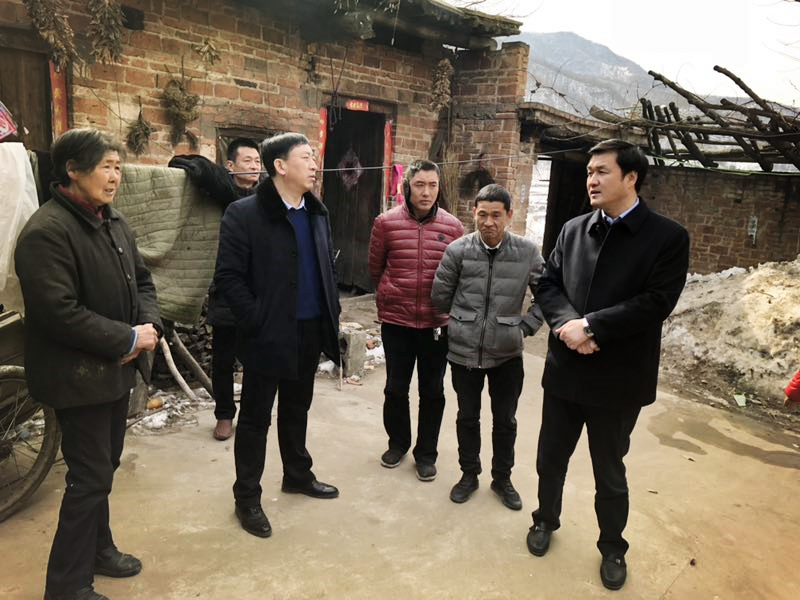 民建“組團(tuán)”慰問(wèn)，企業(yè)送溫暖到家