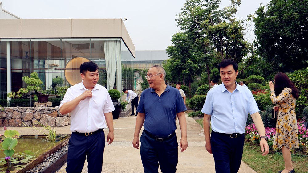 全省民建會(huì)員之家建設(shè)觀摩團(tuán)參觀洛陽(yáng)開(kāi)元集團(tuán)民建“會(huì)員之家”